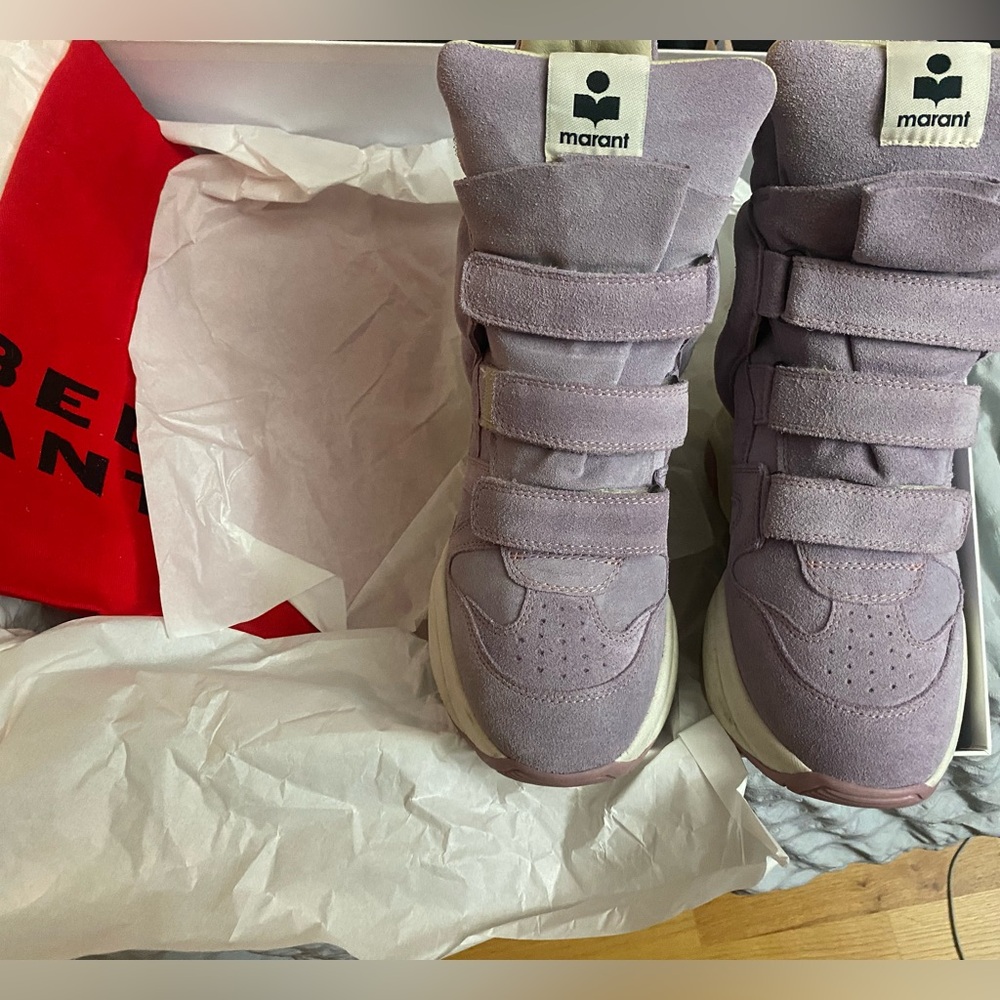 Lightly worn Isabel Marant Balskee suedes sneakers.